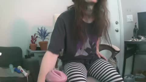 millenamoo online show from 8, 9, 2025