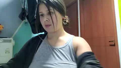 Snapshot of milliesweet77 chatting on 2, 11, 2025 milli online show from 2, 11, 2025