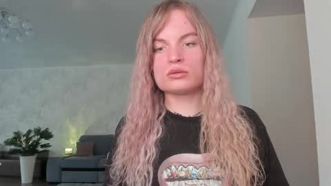 mili-kira online show from 20, 4, 2026