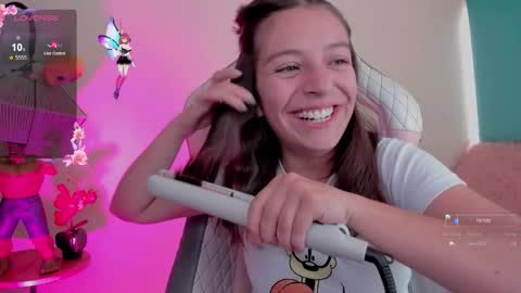 Snapshot of milly_kenner chatting on 4, 12, 2025 MILLY online show from 4, 12, 2025