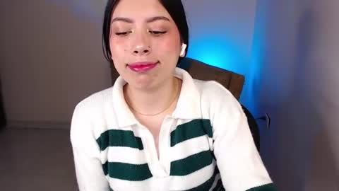 Snapshot of millyx_ chatting on 19, 6, 2026 Emily online show from 19, 6, 2026