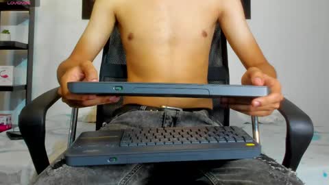 Milo Cruz online show from 12, 4, 2026