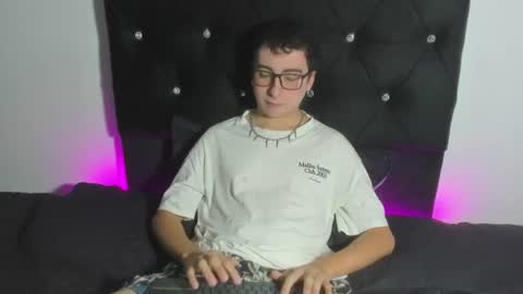 Snapshot of milogm_ chatting on 2, 7, 2026 milogm_ online show from 2, 7, 2026