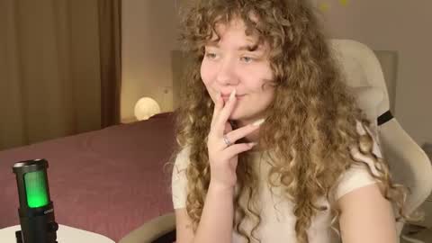 Snapshot of milounee chatting on 9, 2, 2026 milounee online show from 9, 2, 2026