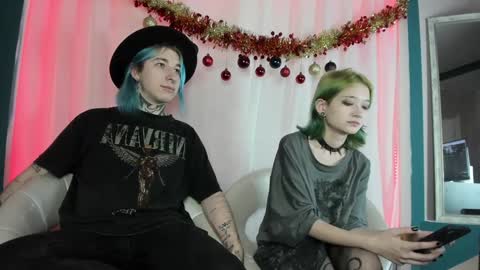 Snapshot of milten_trish chatting on 22, 12, 2024 milten_trish online show from 22, 12, 2024