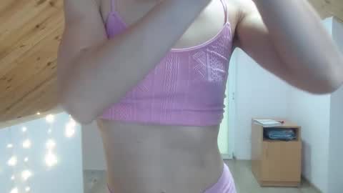 Snapshot of milusea chatting on 16, 12, 2024 milusea online show from 16, 12, 2024