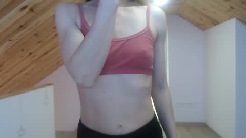 Snapshot of milusea chatting on 5, 10, 2025 milusea online show from 5, 10, 2025