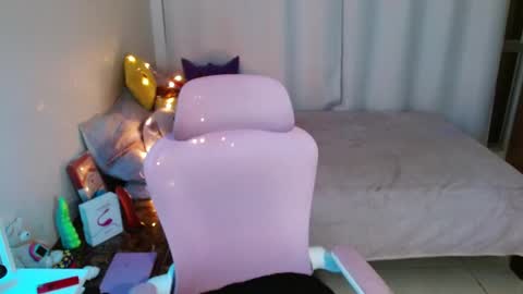 mily_milk_ online show from 2, 3, 2025