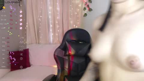 Snapshot of mily_thomson_b chatting on 8, 5, 2026 Mily online show from 8, 5, 2026