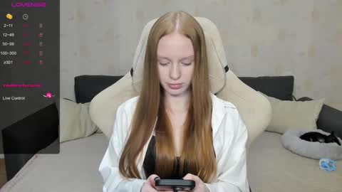 Snapshot of milymi_ chatting on 22, 9, 2025 Milena and Jasper online show from 22, 9, 2025