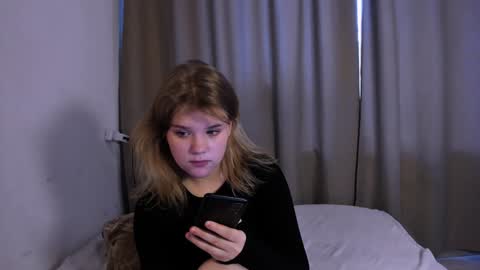 Snapshot of mina27372 chatting on 17, 1, 2025 hi Im Mina online show from 17, 1, 2025