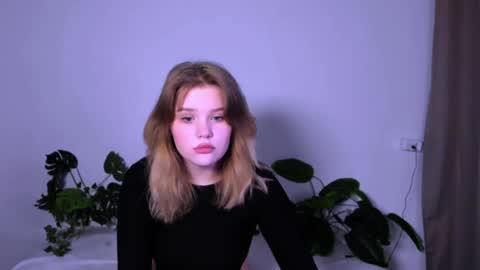 Snapshot of mina27372 chatting on 23, 1, 2025 hi Im Mina online show from 23, 1, 2025