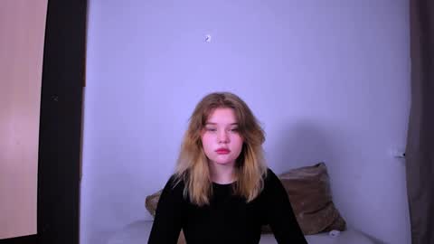 Snapshot of mina27372 chatting on 25, 1, 2025 hi Im Mina online show from 25, 1, 2025