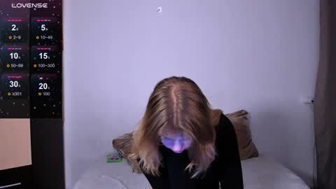 Snapshot of mina27372 chatting on 27, 1, 2025 hi Im Mina online show from 27, 1, 2025