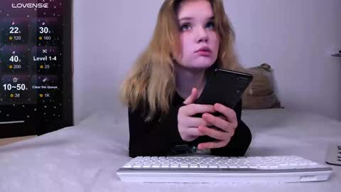 Snapshot of mina27372 chatting on 27, 1, 2025 hi Im Mina online show from 27, 1, 2025