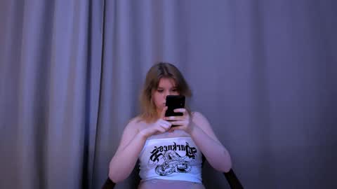 Snapshot of mina27372 chatting on 31, 1, 2025 hi Im Mina online show from 31, 1, 2025