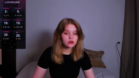 Snapshot of mina27372 chatting on 4, 2, 2025 hi Im Mina online show from 4, 2, 2025