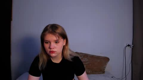 Snapshot of mina27372 chatting on 12, 2, 2025 hi Im Mina online show from 12, 2, 2025