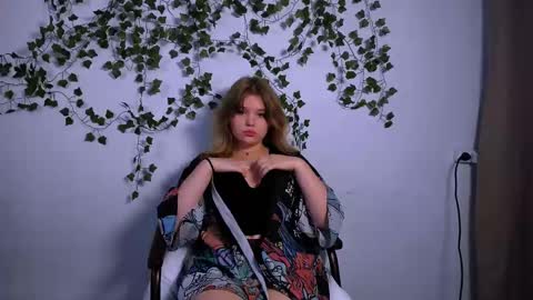 Snapshot of mina27372 chatting on 19, 2, 2025 hi Im Mina online show from 19, 2, 2025