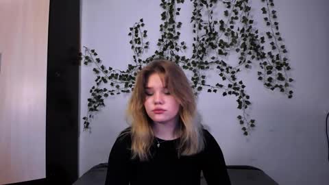 Snapshot of mina27372 chatting on 21, 2, 2025 hi Im Mina online show from 21, 2, 2025