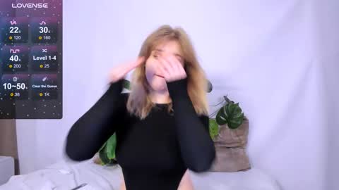 Snapshot of mina27372 chatting on 5, 3, 2025 hi Im Mina online show from 5, 3, 2025