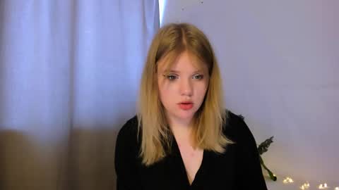 Snapshot of mina27372 chatting on 9, 3, 2025 hi Im Mina online show from 9, 3, 2025