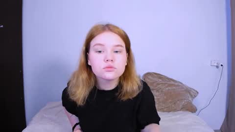 Snapshot of mina27372 chatting on 9, 9, 2025 hi Im Mina online show from 9, 9, 2025