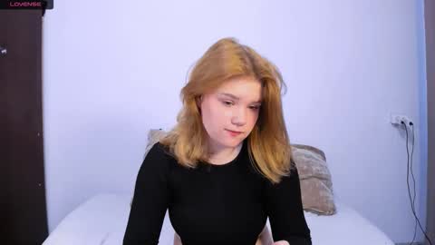 Snapshot of mina27372 chatting on 13, 9, 2025 hi Im Mina online show from 13, 9, 2025