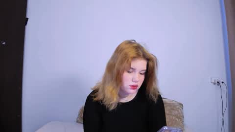 Snapshot of mina27372 chatting on 14, 9, 2025 hi Im Mina online show from 14, 9, 2025