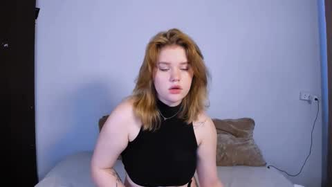 Snapshot of mina27372 chatting on 18, 9, 2025 hi Im Mina online show from 18, 9, 2025