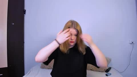 Snapshot of mina27372 chatting on 25, 9, 2025 hi Im Mina online show from 25, 9, 2025