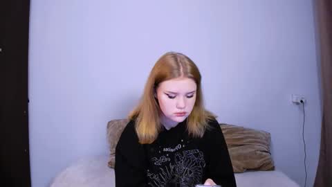 Snapshot of mina27372 chatting on 30, 9, 2025 hi Im Mina online show from 30, 9, 2025