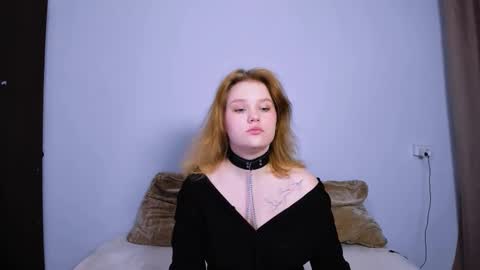 Snapshot of mina27372 chatting on 3, 10, 2025 hi Im Mina online show from 3, 10, 2025