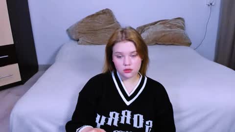 Snapshot of mina27372 chatting on 4, 10, 2025 hi Im Mina online show from 4, 10, 2025