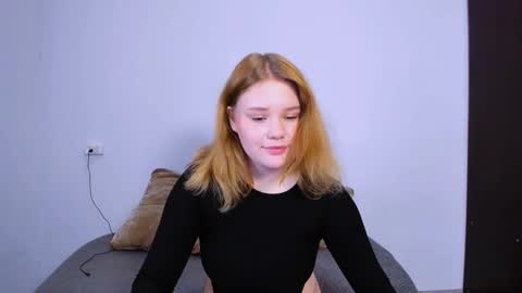 Snapshot of mina27372 chatting on 13, 10, 2025 hi Im Mina online show from 13, 10, 2025