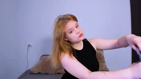 Snapshot of mina27372 chatting on 14, 10, 2025 hi Im Mina online show from 14, 10, 2025