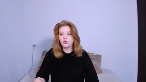 Snapshot of mina27372 chatting on 16, 10, 2025 hi Im Mina online show from 16, 10, 2025