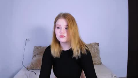 Snapshot of mina27372 chatting on 19, 10, 2025 hi Im Mina online show from 19, 10, 2025