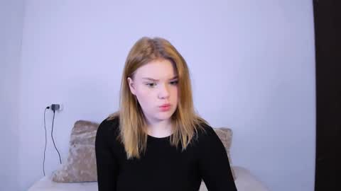 Snapshot of mina27372 chatting on 23, 10, 2025 hi Im Mina online show from 23, 10, 2025