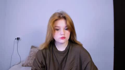 Snapshot of mina27372 chatting on 29, 10, 2025 hi Im Mina online show from 29, 10, 2025