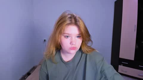 Snapshot of mina27372 chatting on 10, 11, 2025 hi Im Mina online show from 10, 11, 2025