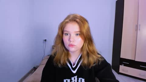 Snapshot of mina27372 chatting on 11, 11, 2025 hi Im Mina online show from 11, 11, 2025