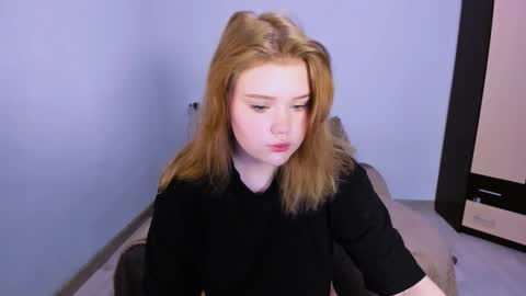 Snapshot of mina27372 chatting on 12, 11, 2025 hi Im Mina online show from 12, 11, 2025