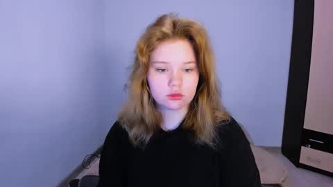 Snapshot of mina27372 chatting on 13, 11, 2025 hi Im Mina online show from 13, 11, 2025