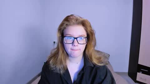 Snapshot of mina27372 chatting on 16, 11, 2025 hi Im Mina online show from 16, 11, 2025