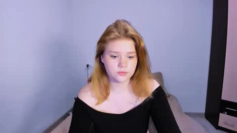 Snapshot of mina27372 chatting on 19, 11, 2025 hi Im Mina online show from 19, 11, 2025