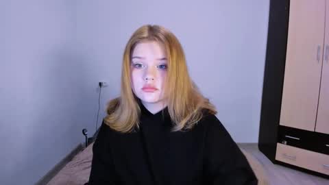 Snapshot of mina27372 chatting on 23, 11, 2025 hi Im Mina online show from 23, 11, 2025