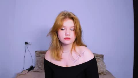 Snapshot of mina27372 chatting on 28, 11, 2025 hi Im Mina online show from 28, 11, 2025