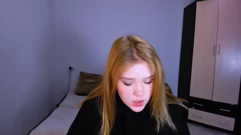 Snapshot of mina27372 chatting on 19, 12, 2025 hi Im Mina online show from 19, 12, 2025