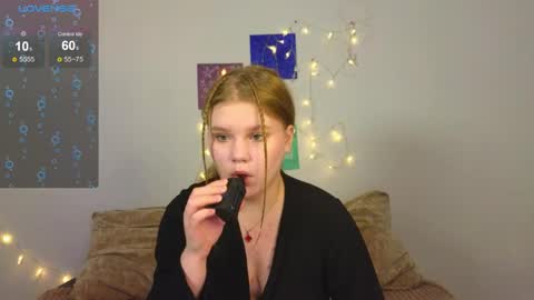 Snapshot of mina27372 chatting on 21, 4, 2026 hi Im Mina online show from 21, 4, 2026